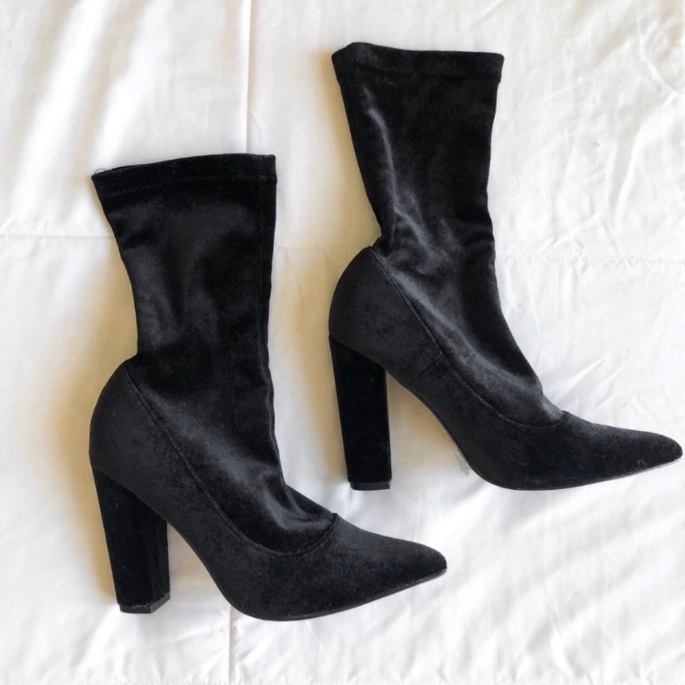 Black Velvet Heeled Boots 🦋